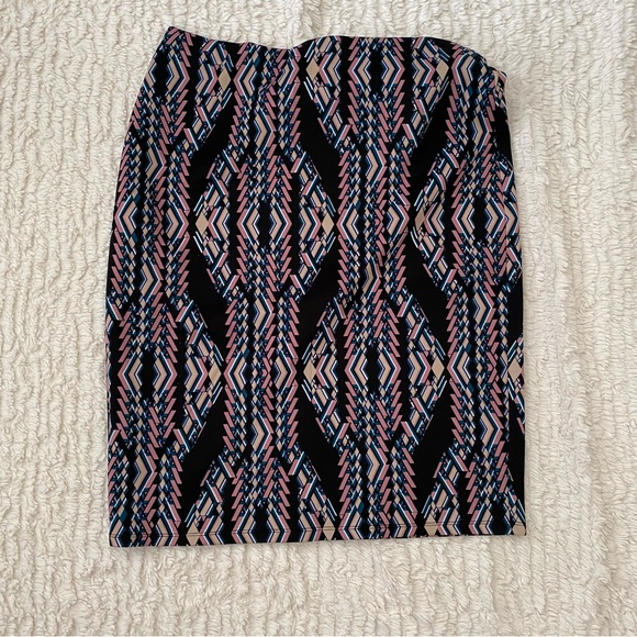 new york clothing Dresses & Skirts - Nycc WOMANS casual geometric skirt M